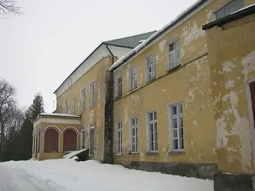 Главное здание мызы Нейенгоф (Ууэмыйза) в 2012 году