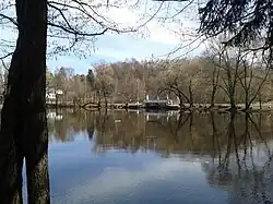 Мраморный мост у запруды