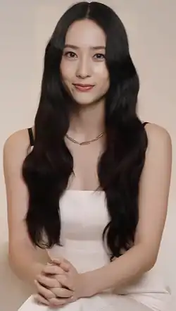 Чон Кристал в ноябре 2022 года