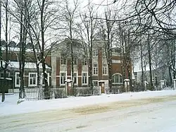 «Народный дом», построенный Ю.&nbsp;М.&nbsp;Кувшиновой, в котором находится в том числе краеведческий музей.