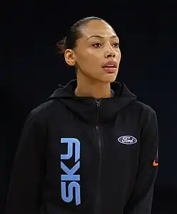 Кайза Гондрезик перед игрой за «Чикаго Скай» против «Миннесота Линкс» (3 мая 2024 года)