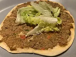 Лахмаджун с салатом