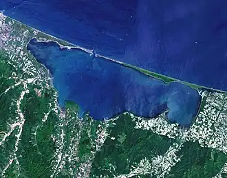 Спутниковая фотосъёмка озера Сарома.