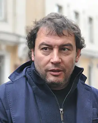 Борис Зимин на открытии мемориального знака «Последний адрес» на доме, где жил его репресированный дед Борис Зимин. 2015 год