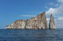 Скала «Спящий лев» (исп.&nbsp;León Dormido),рядом с восточным побережьем острова