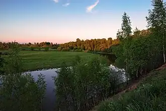 Вид с высокого левого берега.