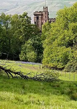 Вид замка летом