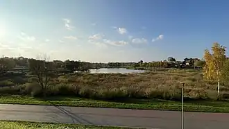 Парк у озера Бявардис