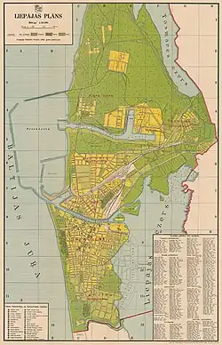 Карта Лиепаи 1935 года. В центре горизонтальный канал Военной гавани, к юго-западу от него — Зимняя гавань