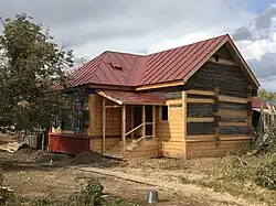 Задняя сторона, пристройка и крыльцо