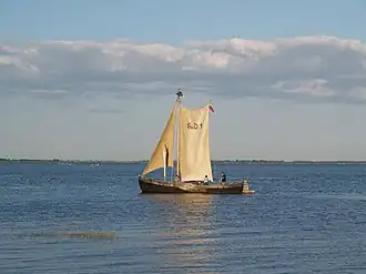 Старинная рыбацкая лодка Куренас