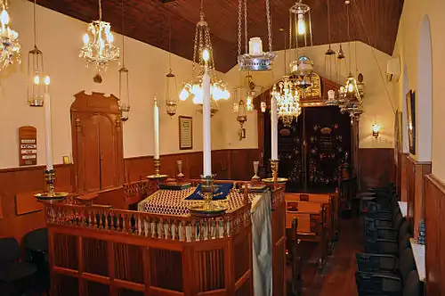 Интерьер небольшой синагоги в Ирландии