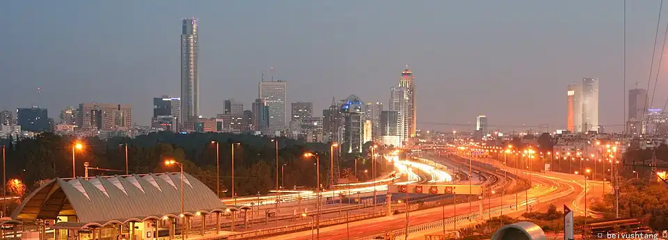 Шоссе 20 разделяет Рамат-Ган и Тель-Авив