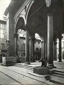 Лоджия Меркато-Нуово и фонтан «Порчеллино». Фотография 1928 г.