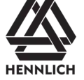 Левый трилистник в форме валькнута на логотипе группы компаний HENNLICH