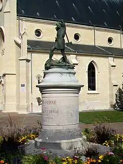 Памятник французскому народному герою Столетней войны Гран-Ферре (Великану Ферре), Лонгей-Сент-Мари