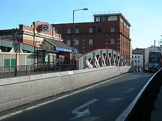 Вестибюль станции на эстакаде