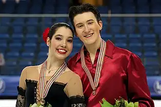 Макнамара и Карпентер на награждениичемпионата мира среди юниоров (2016)