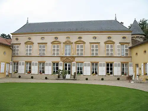 Шато Мардиньи: внутренний двор