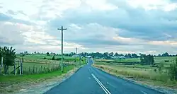 Адамс Роуд, вид на восток в сторону Ладденхема