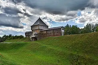 Модель ворот Лухской крепости на историческом валу