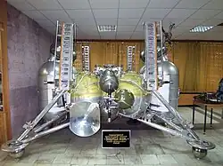 Унифицированный корректирующий тормозной посадочный модуль лунных автоматических станций