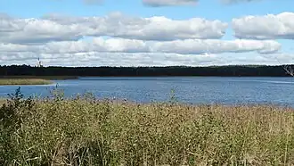 Вид на западную оконечность озера Луодисвозле местечка Салакас осенью 2016 года.