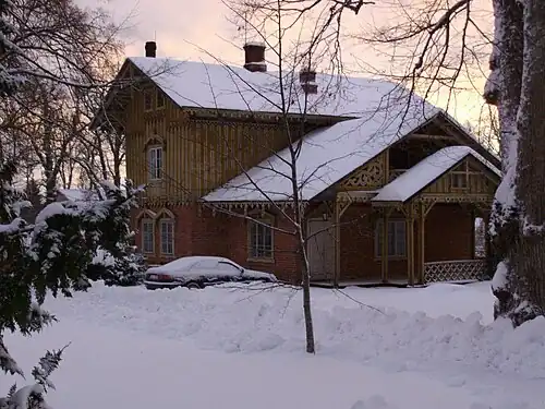 Дом кавалеров зимой 2009 года