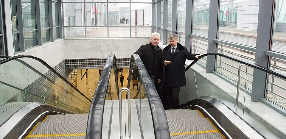 Эскалаторы наверху