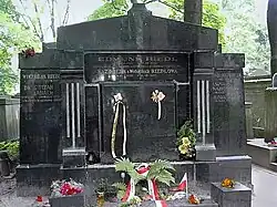 Надгробие Редловых&nbsp;— здесь покоится Стефан Банах