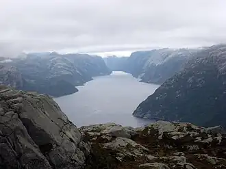 Вид на Люсе-фьорд с Прекестулена