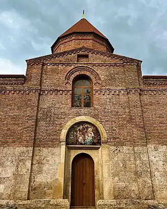 Вид церкви после реставрации 2020 года без сохранявшейся армянской надписью