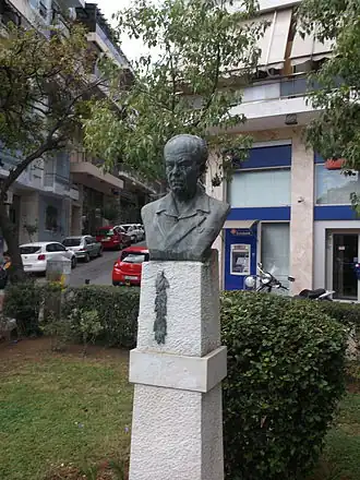 Бюст Стратиса Миривилиса в Афинах. Скульптор Лукия Георганти