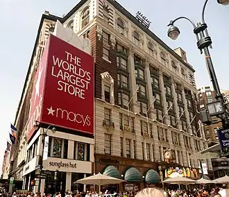 Универмаг Macy's в Нью-Йорке на 5-й авеню
