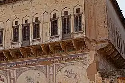 Росписи на домах Мандавы