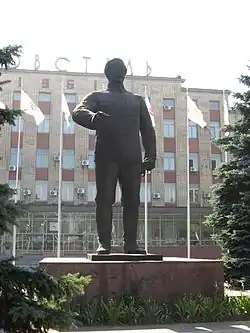 Памятник Серго Орджоникидзе, демонтирован.