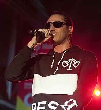 Марракеш выступает вживую на концерте