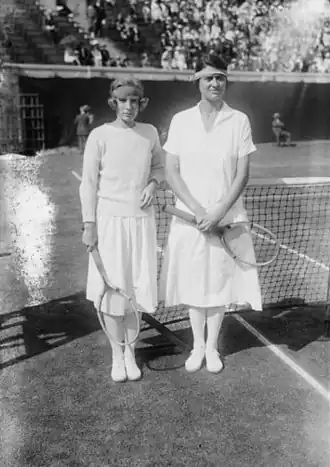 Элинор Госс (справа) и Марта Баярд, 1924 год