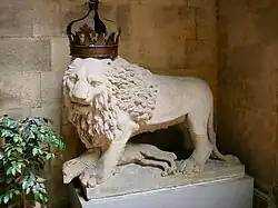 Мардзокко, убивающий сиенского волка