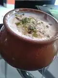 Кульфи в горшочке, сервированное традиционным образом