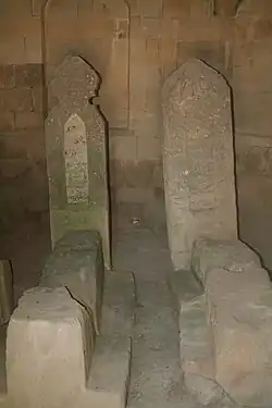 Надгробья внутри мавзолея