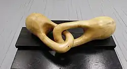 «Между». 2004, l = 75 см, дерево