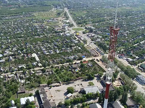 вид с телебашни на соседнюю телемачту и на район Песчаное