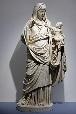 Статуя Мессалины с Британником на руках