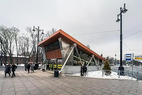 Павильон станции, работающий на выход