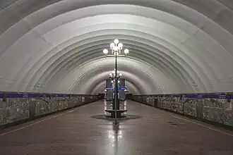 Вид на платформу станции в 2023 году