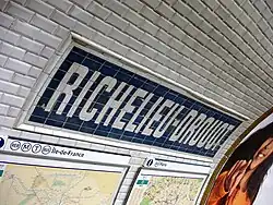 Вывеска с названием станции