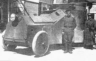 Бронеавтомобиль «Мгебров-Изотта-Фраскини» во дворе Офицерской стрелковой школы, июнь 1916 года.