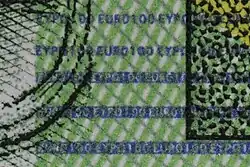 Банкнота 100 евро (ES1) (лицевая сторона, около цифры номинала)