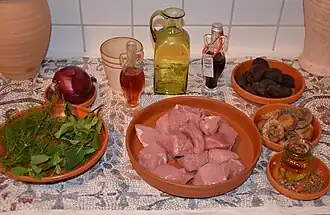 Мясное рагу с сушёным инжиром, мёдом и курагой